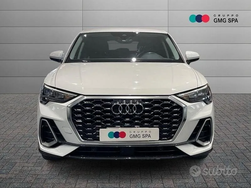 Audi Q3 2021 photo 2
