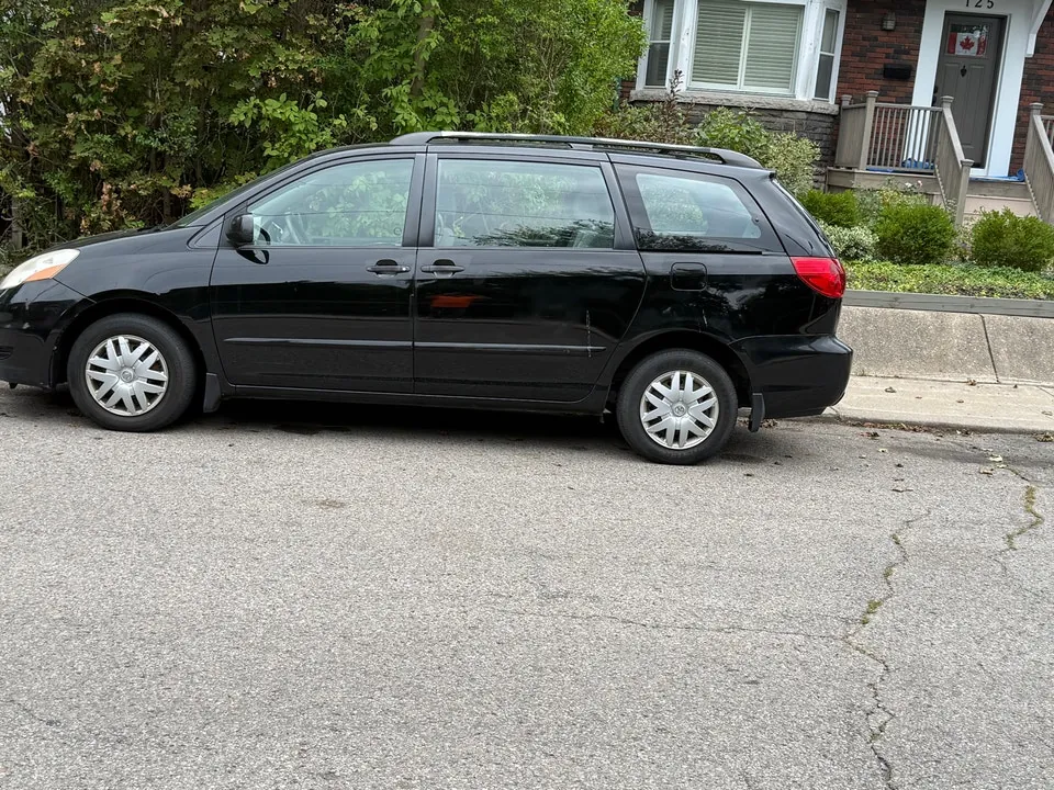 Toyota Sienna 2008 photo 3