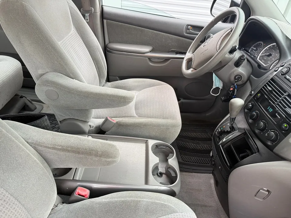 Toyota Sienna 2008 photo 4