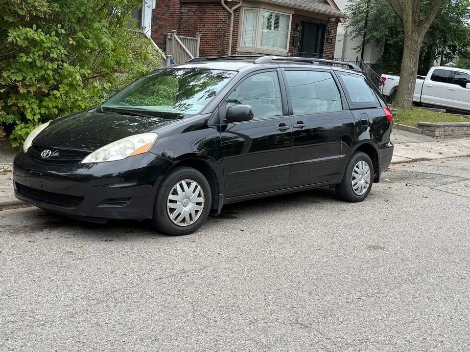 Toyota Sienna 2008 photo 2
