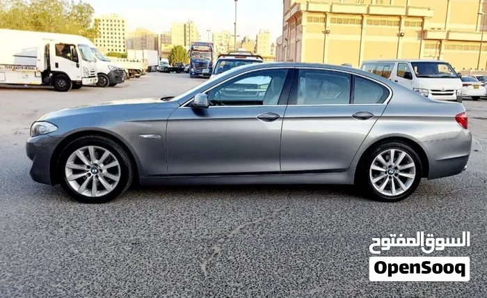 BMW 5 Series 2011 photo 3