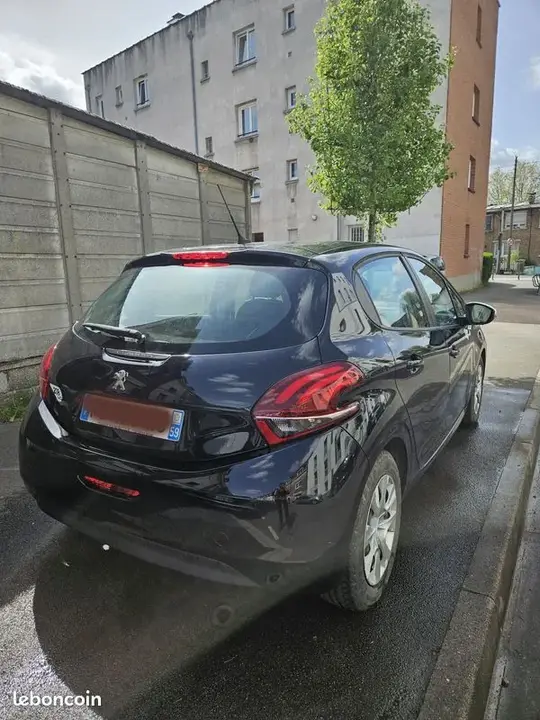 Peugeot 208 2019 photo 2