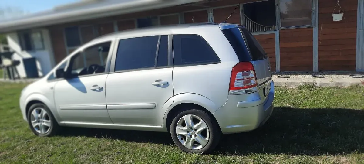 Opel Zafira 2014 photo 2