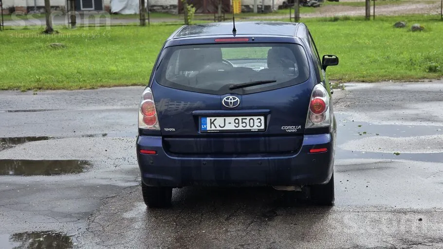 Toyota Corolla Verso 2004 photo 2