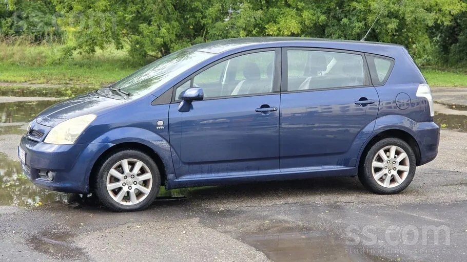 Toyota Corolla Verso 2004 photo 3