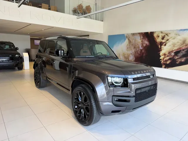 Land Rover Defender 2026 photo 2