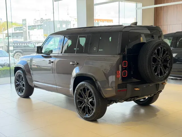 Land Rover Defender 2026 photo 4
