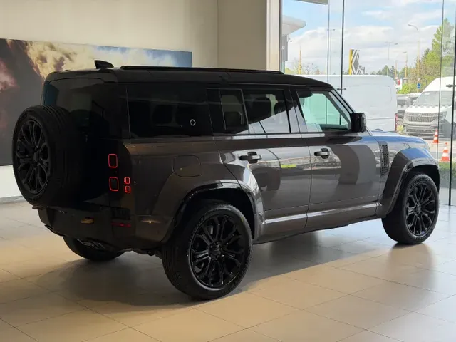 Land Rover Defender 2026 photo 3