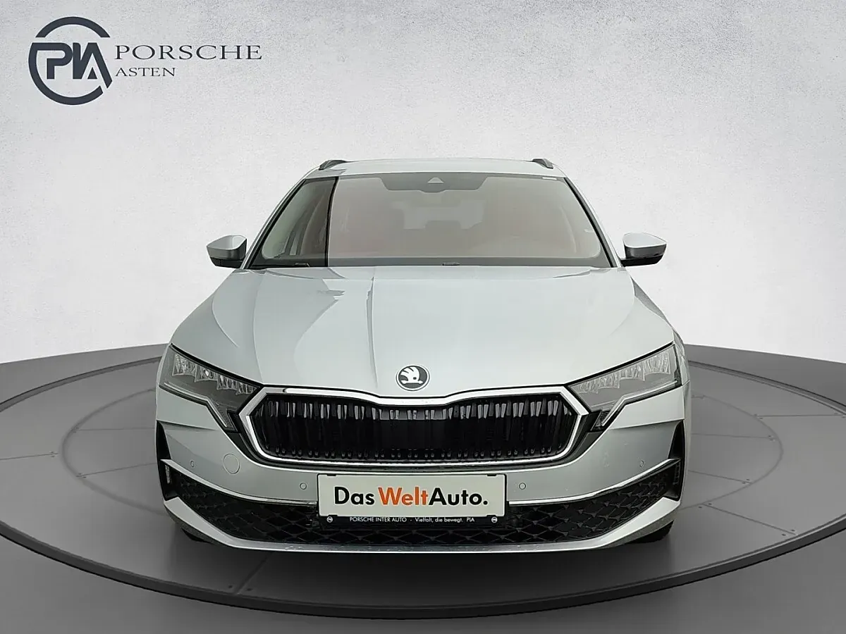 Skoda Octavia 2025 photo 2