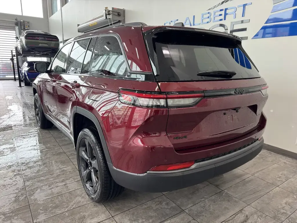 Jeep Grand Cherokee 2026 photo 3