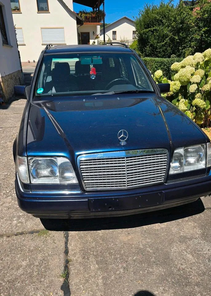 Mercedes-Benz W124