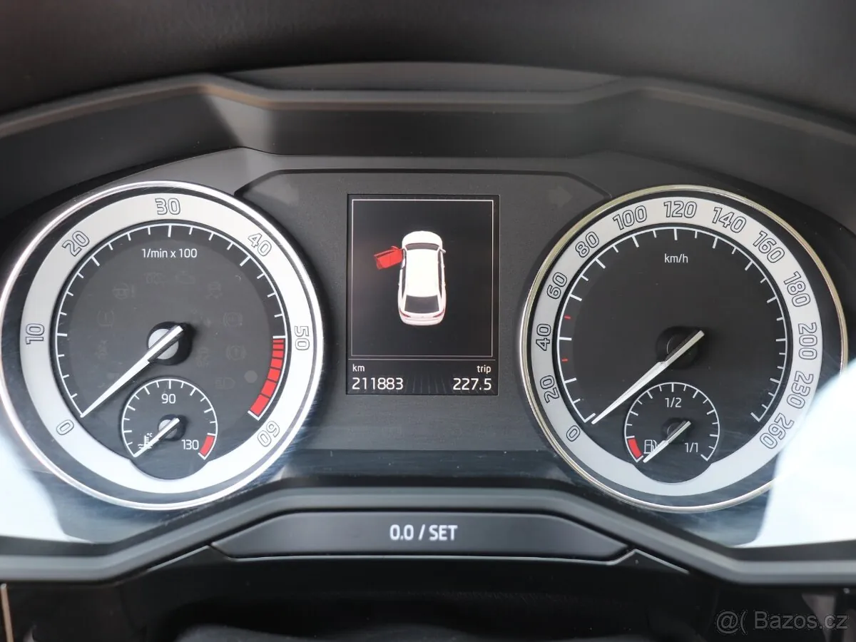 Skoda Superb 2016 photo 5