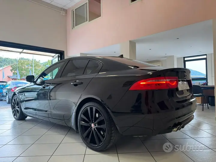 Jaguar Xe 2016 photo 3