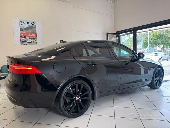 Jaguar Xe 2016 photo 5
