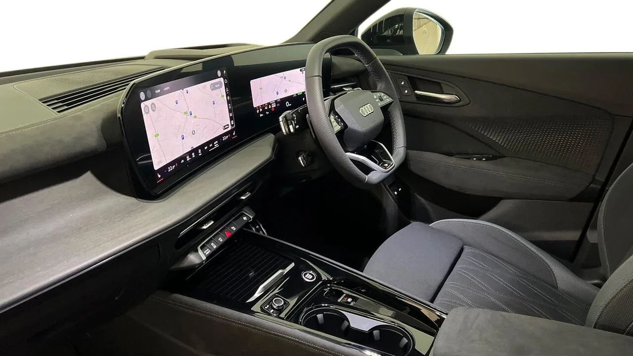 Audi Q3 2024 photo 2