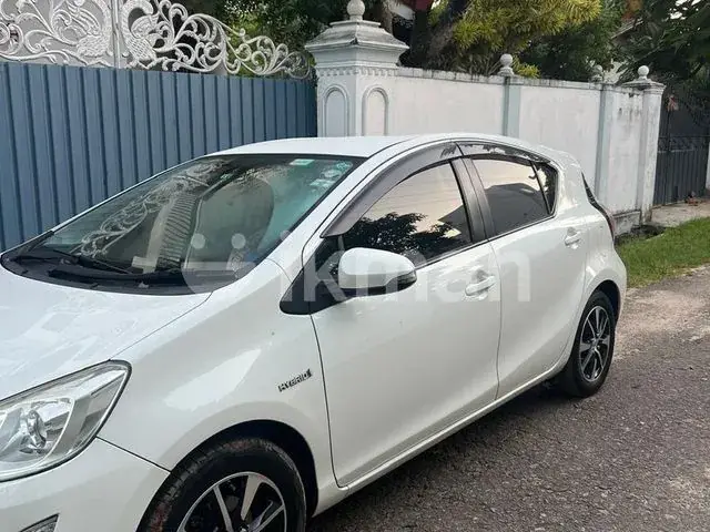 Toyota Aqua 2015 photo 2