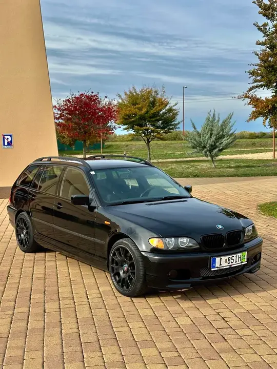 BMW 3 Series 2004 photo 2
