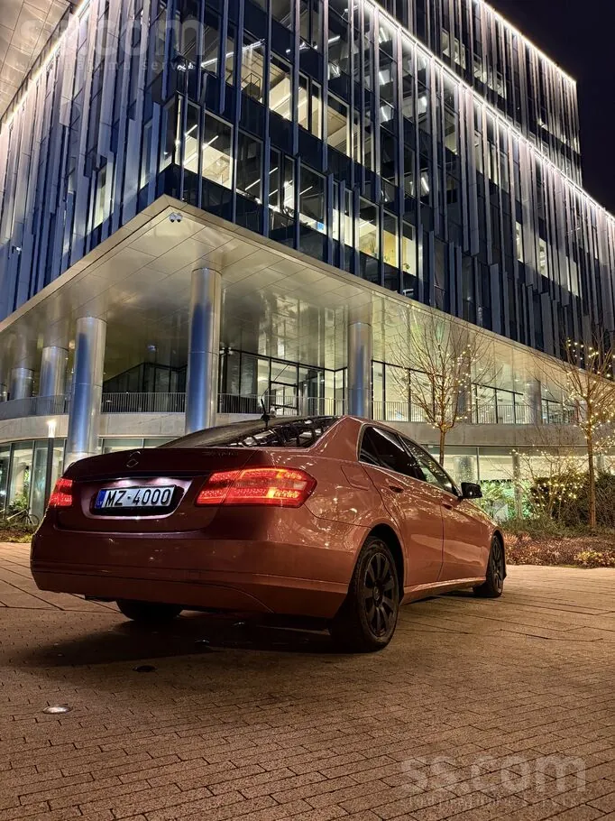 Mercedes-Benz E200 2012 photo 4