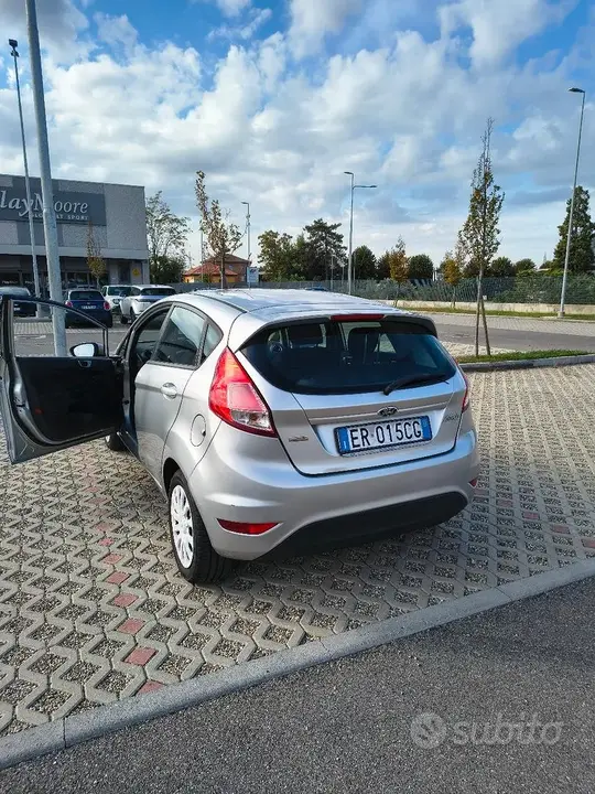 Ford Fiesta 2013 photo 2