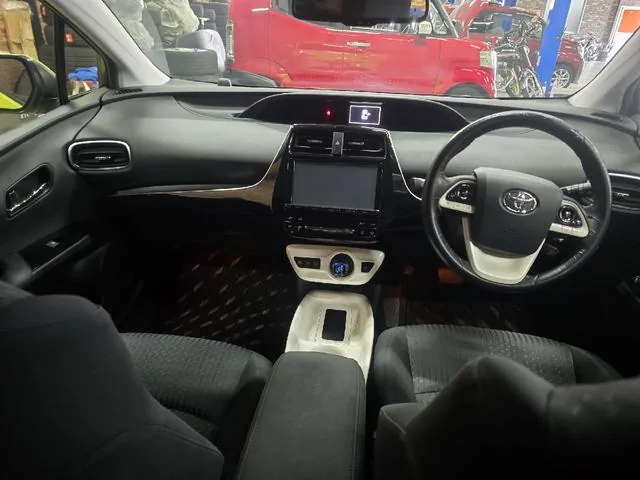 Toyota Prius 2015 photo 2