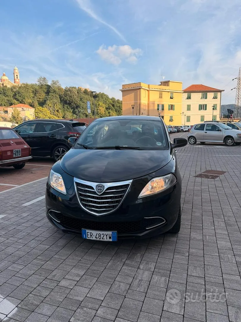 Lancia Ypsilon