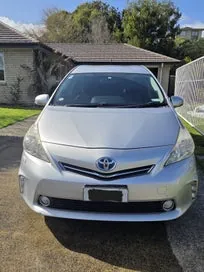 Toyota Prius Alpha 2013 photo 3