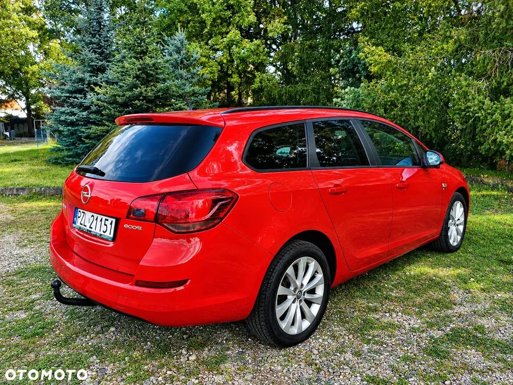 Opel Astra 2012 photo 2