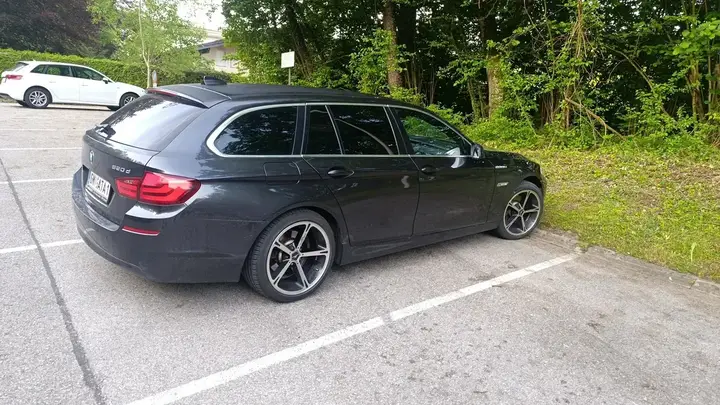 BMW 5 Series 2011 photo 2