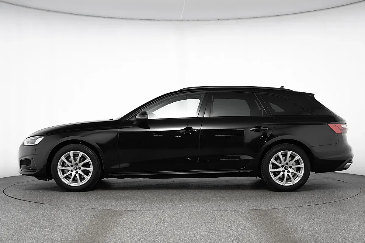 Audi A4 2023 photo 3