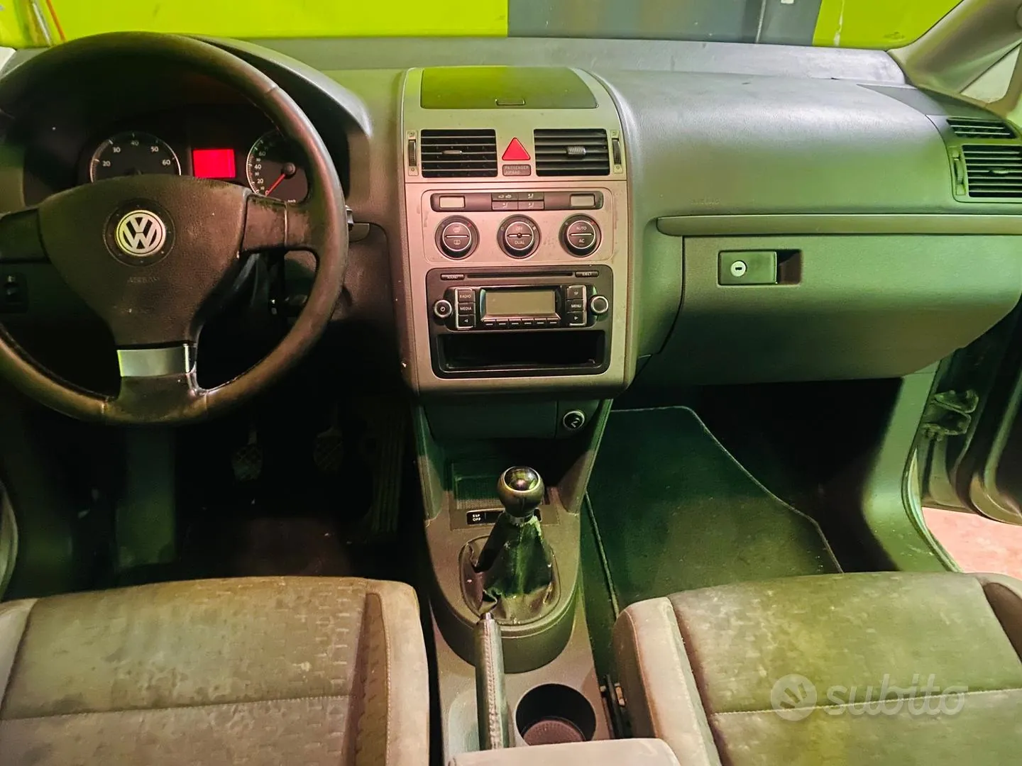 Volkswagen Touran 2009 photo 2