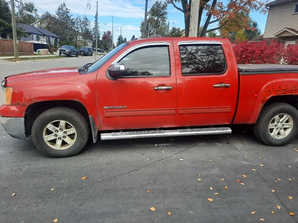 GMC Sierra 2012 photo 2