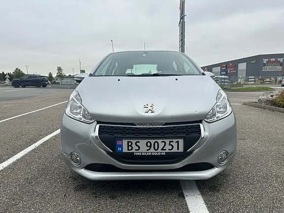Peugeot 208 2014 photo 2
