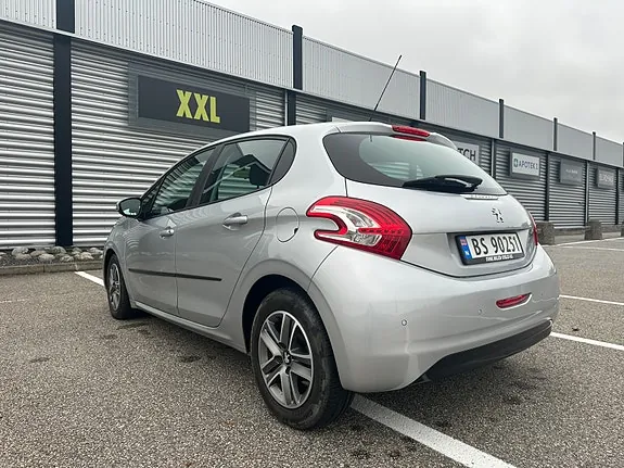Peugeot 208 2014 photo 5