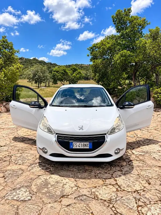 Peugeot 208 2013 photo 4