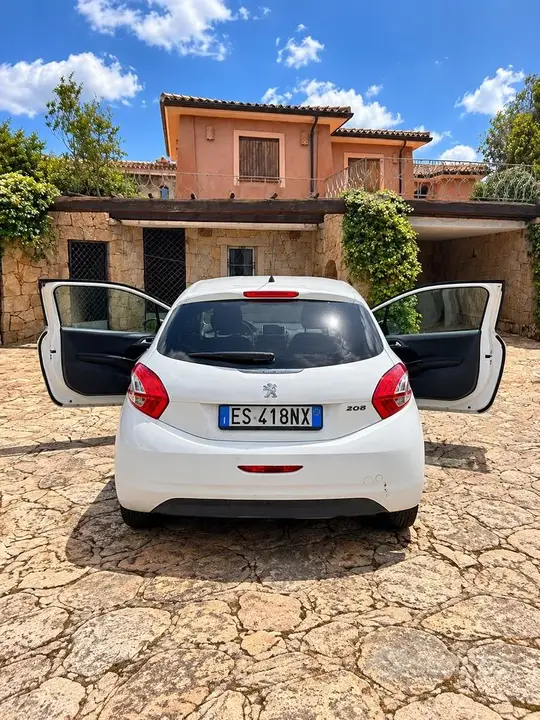Peugeot 208 2013 photo 5