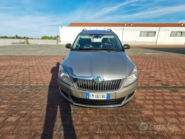 Skoda Roomster 2012 photo 2