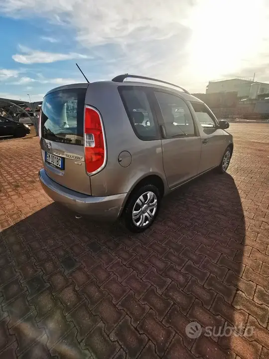 Skoda Roomster 2012 photo 4