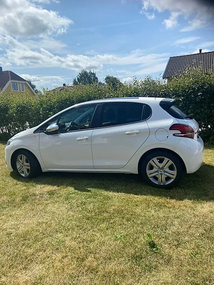 Peugeot 208 2017 photo 2