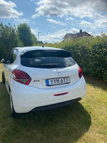 Peugeot 208 2017 photo 3