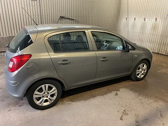 Opel Corsa 2010 photo 2