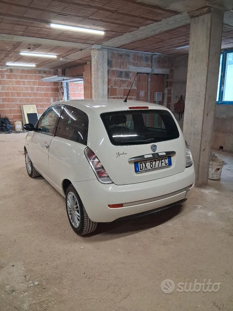 Lancia Ypsilon 2010 photo 2