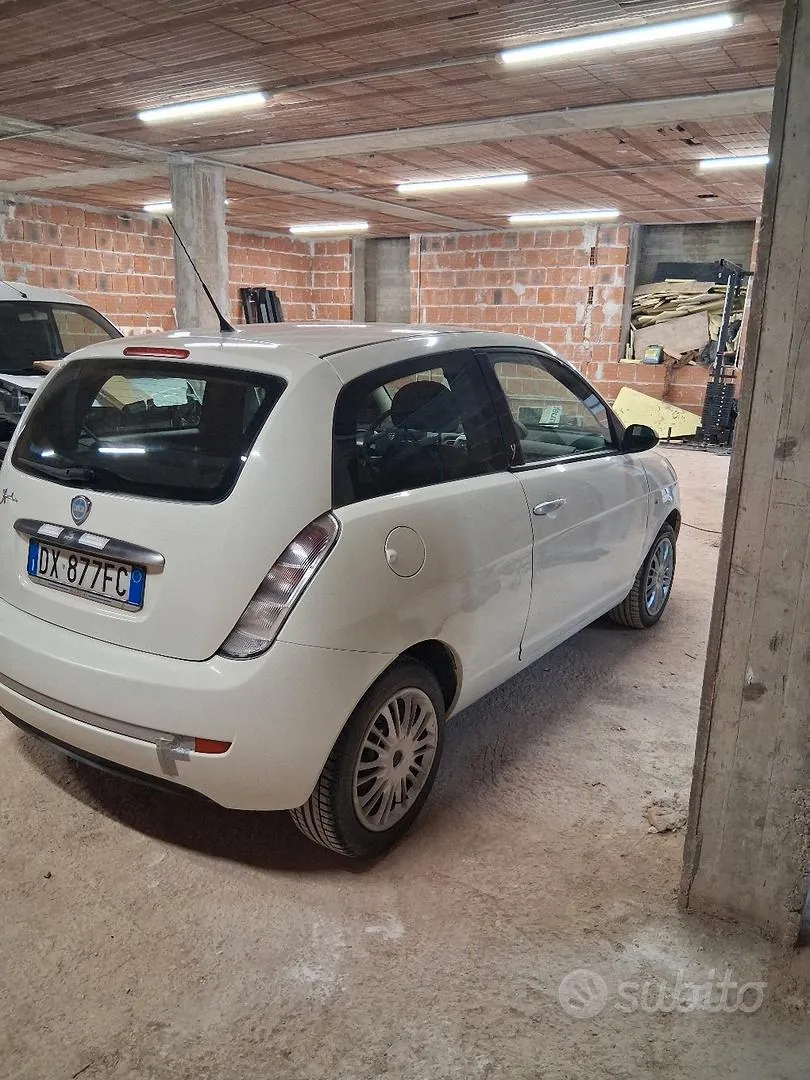 Lancia Ypsilon