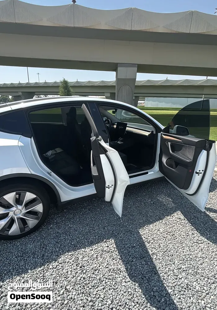 Tesla Model Y 2023 photo 4