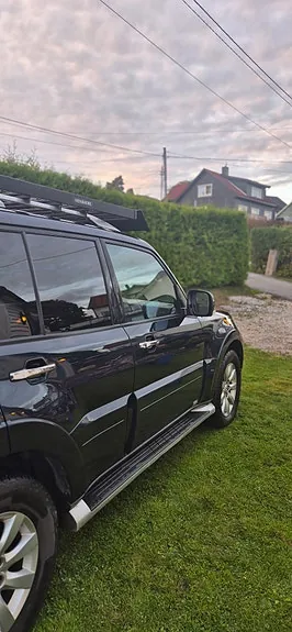 Mitsubishi Pajero 2011 photo 2