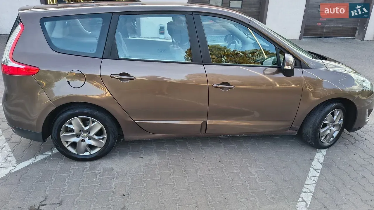 Renault Grand Scenic 2011 photo 2