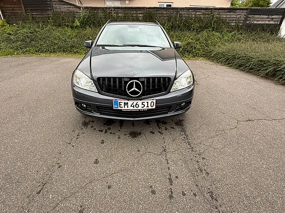 Mercedes-Benz C200 2010 photo 2