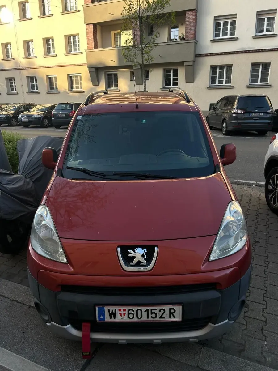 Peugeot Partner 2011 photo 2