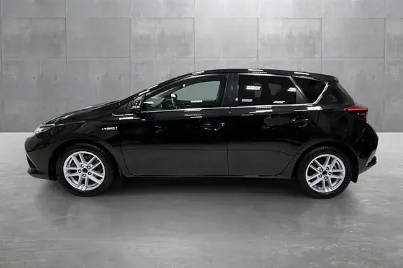 Toyota Auris 2017 photo 2