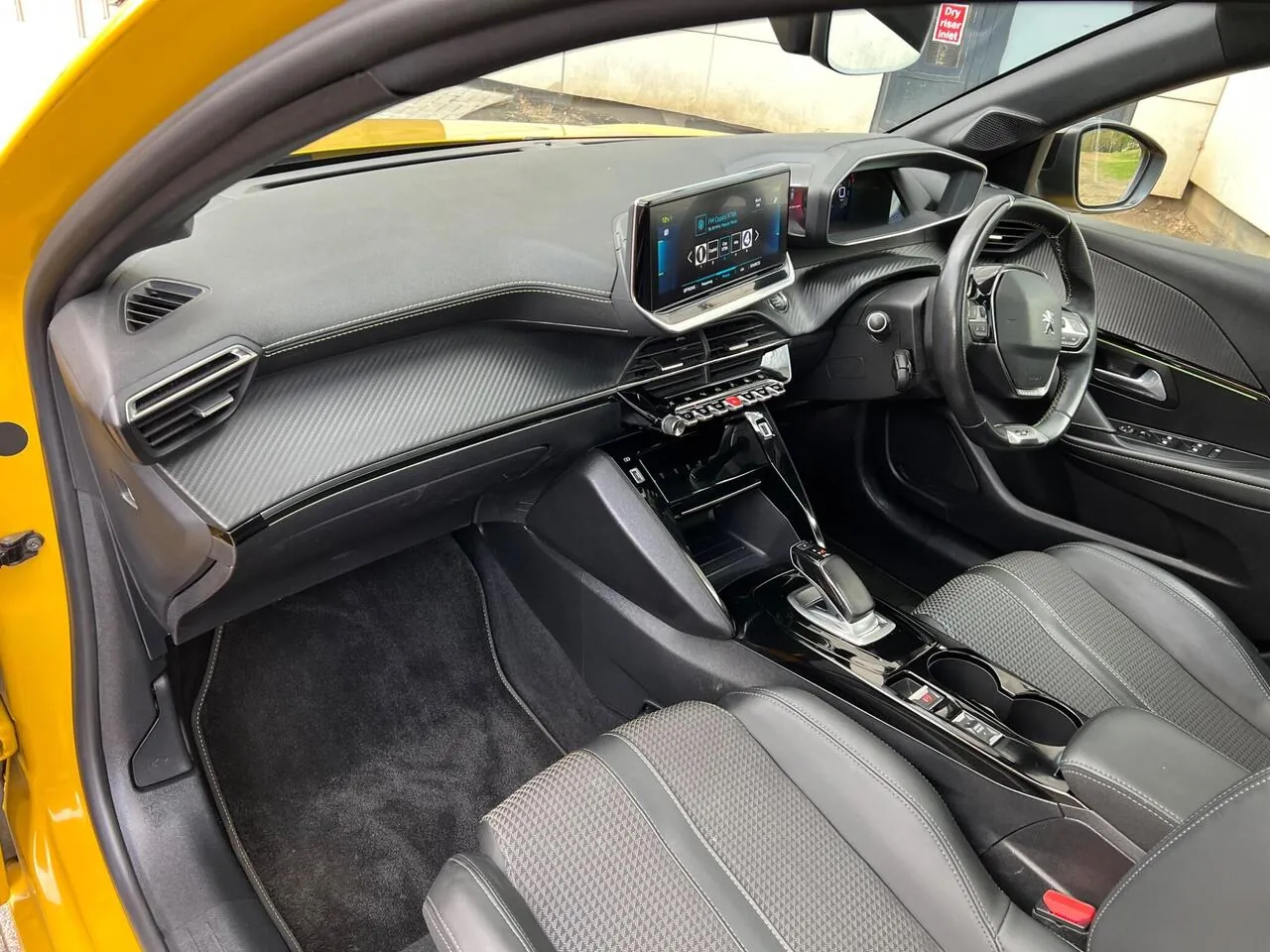 Peugeot E-208 2020 photo 2