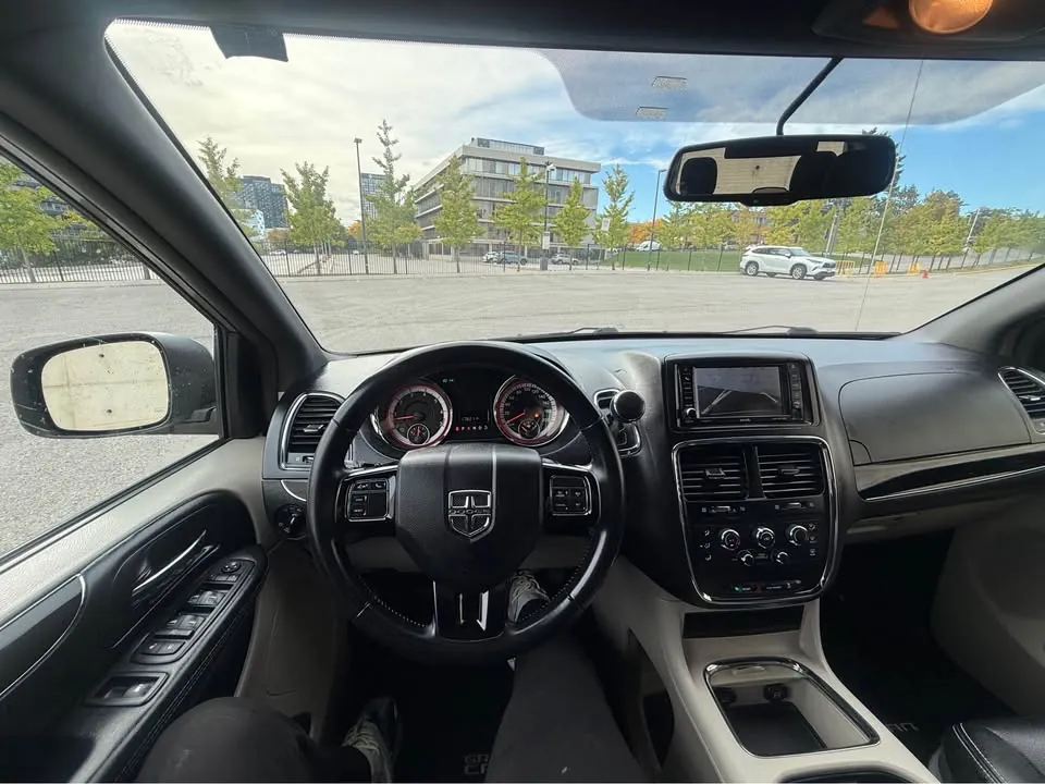 Dodge Grand Caravan 2017 photo 3